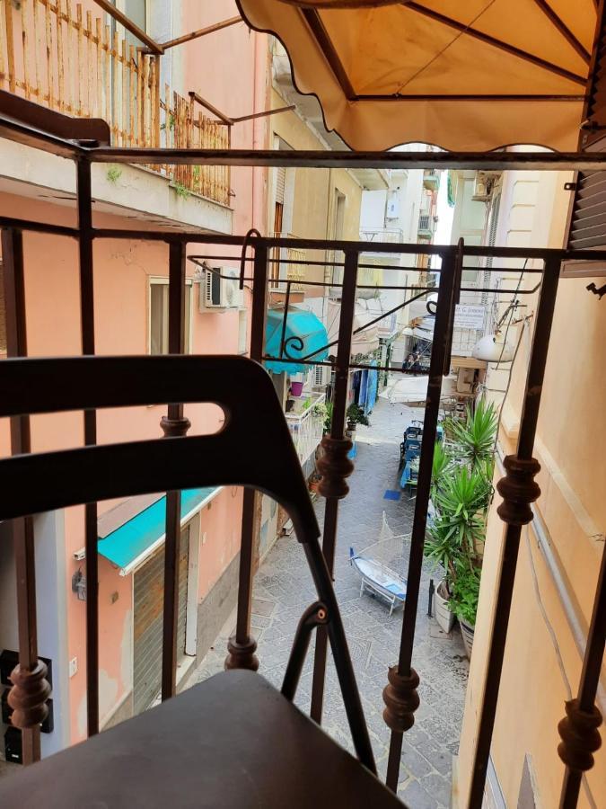 Moonlight House Apartment ปอซซุออลี ภายนอก รูปภาพ